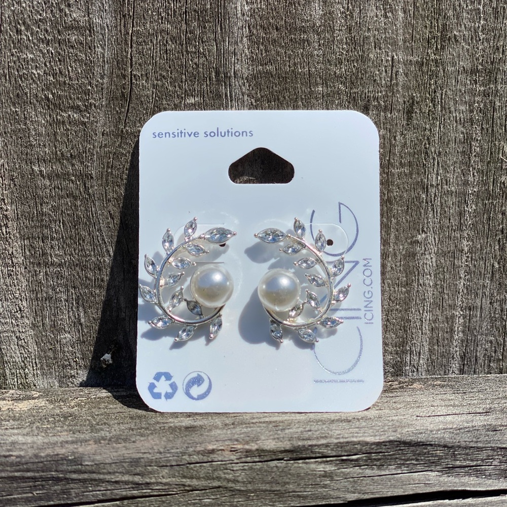 Bridal style earrings - icing by Claire’s
